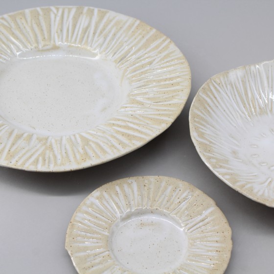 Assiette plate " pétales "