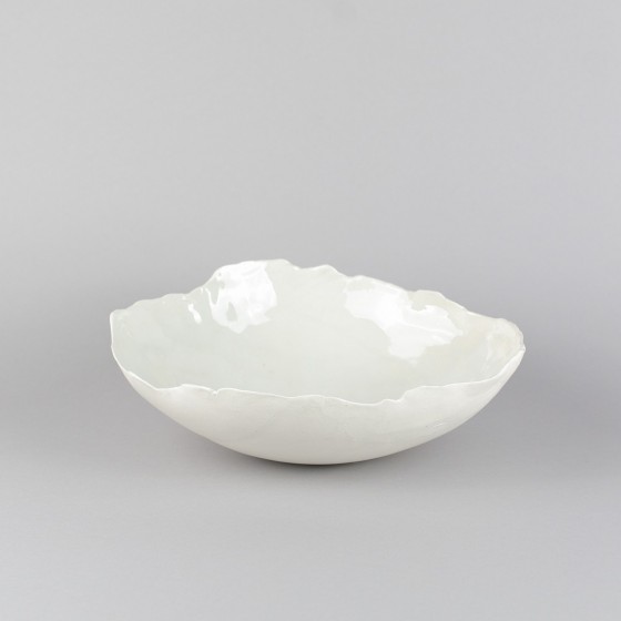 Shallow porcelain bowl Shallow porcelain bowl